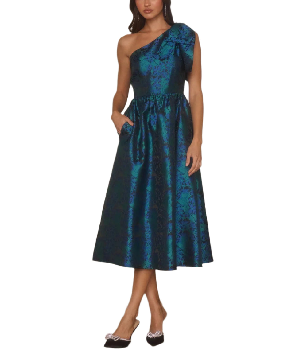 tep into charm with the Farrah Jacquard Floral Miley Bow Midi Dress. Its delicate jacquard floral pattern adds a touch of whimsy, while the playful bow detail brings a flirty finish.