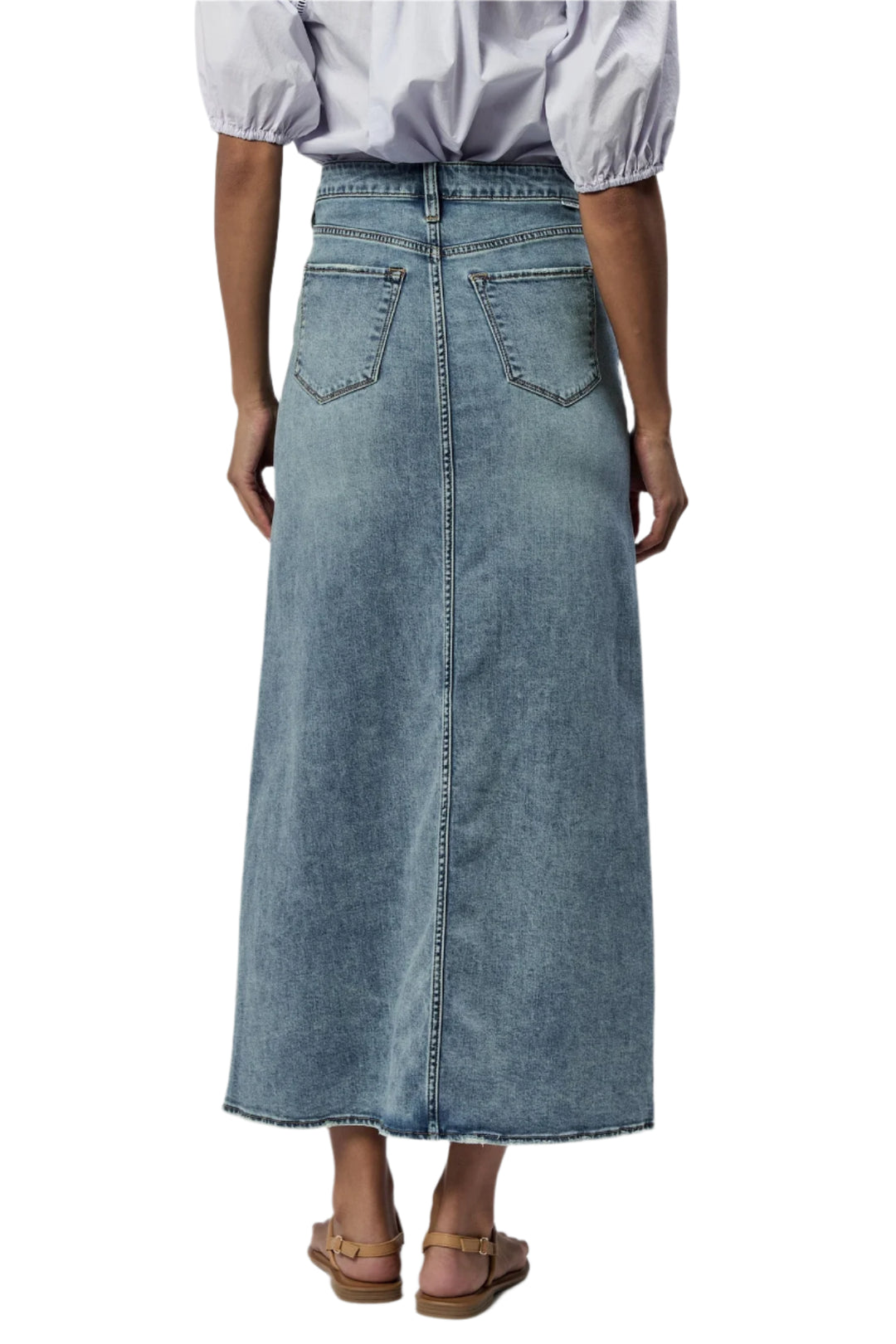 Highlight your wardrobe with the Vianna front slit skirt, designed as a versatile outfit option for both casual and formal settings. This stylish skirt features a sleek front slit and clean hem that adds a touch of sophistication to your look. The full-length design ensures that you can transition seamlessly from day to night, whether you're at the office or out on the town.