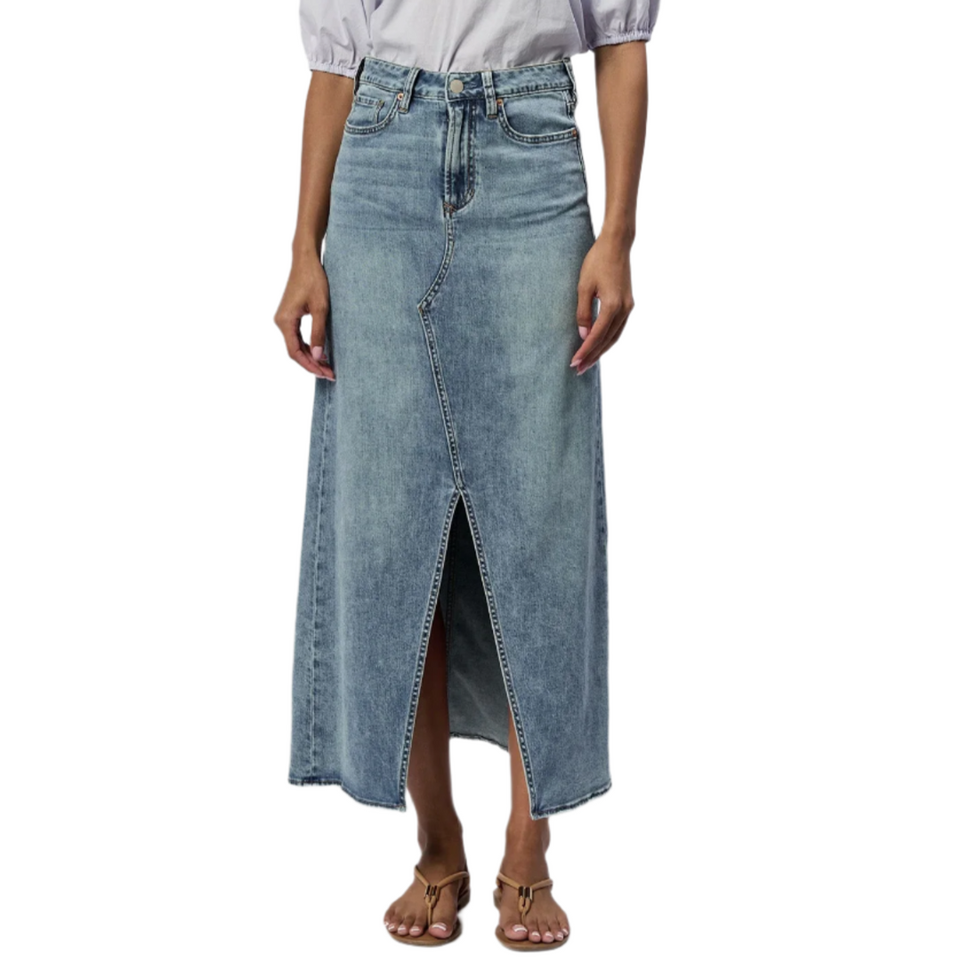 Highlight your wardrobe with the Vianna front slit skirt, designed as a versatile outfit option for both casual and formal settings. This stylish skirt features a sleek front slit and clean hem that adds a touch of sophistication to your look. The full-length design ensures that you can transition seamlessly from day to night, whether you're at the office or out on the town.