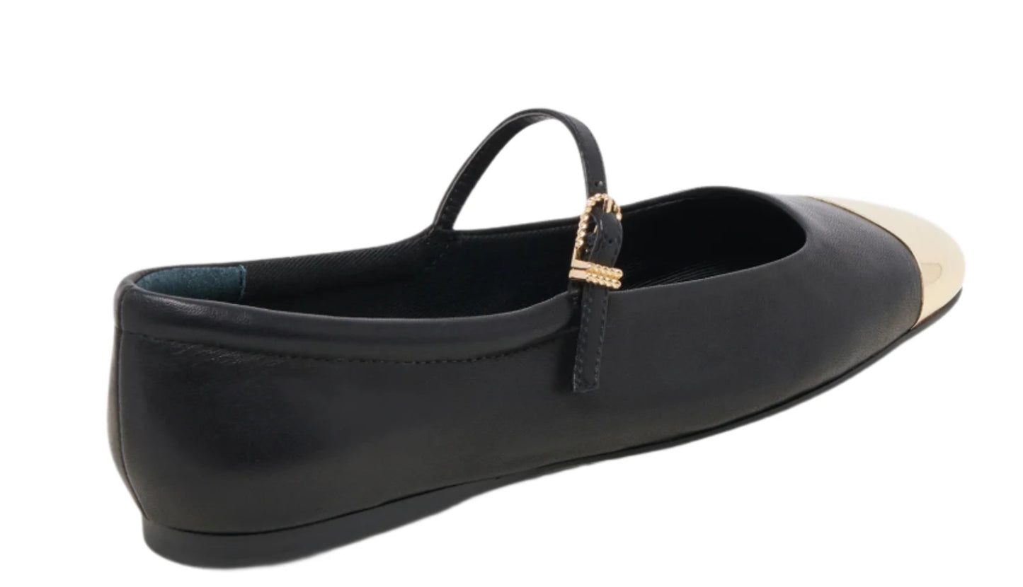 A wardrobe essential with one statement making detail. REYES TOE CAP features a metallic dipped toe that sets this timeless ballet flat apart. Choose from three classic colorways to wear with everything from pleated skirts and tights to jeans and a sweater.
Leather Upper
Recycled Synthetic Outsole
Recycled Textile, Leather + Water-based Leather Alternative Lining
Water-based Leather Alternative Sock
Imported