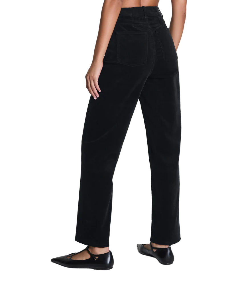 Our SPANXshape™ Authentic 360 Corduroy 90s Straight Leg feature our signature 360-degree panel for tummy and waist shaping—plus back smoothing to reduce rolling and folding. Designed to be one of your go-to fall staples, these high-rise pants hug your curves and flatter your figure from every angle. Our classic 5-pocket corduroy straight leg have strategically placed back pockets that enhance your assets and combine authentic details—like a classic zip & button closure and premium hardware.