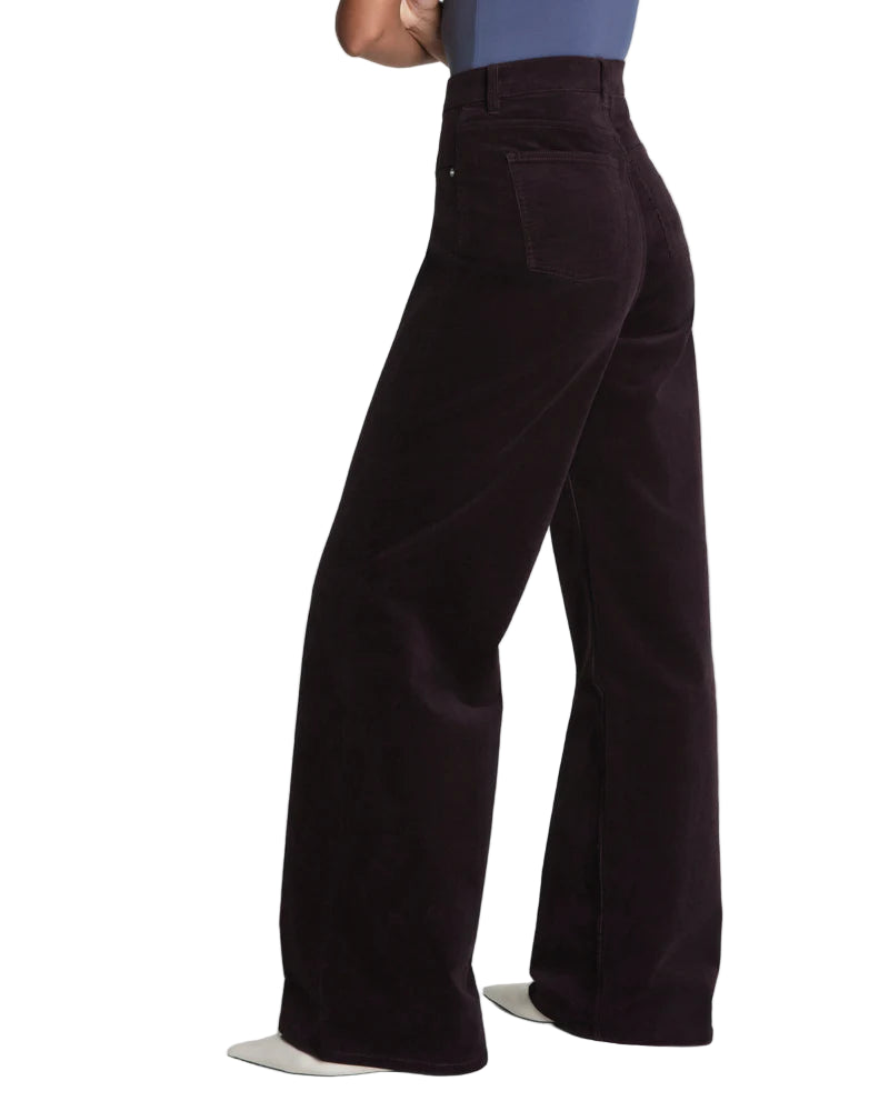 Our SPANXshape™ Authentic 360 Corduroy Wide Leg feature our signature 360-degree panel for tummy and waist shaping—plus back smoothing to reduce rolling and folding. Designed to be one of your go-to fall staples, these high-rise pants hug your curves and flatter your figure from every angle. Our classic 5-pocket corduroy wide leg have strategically placed back pockets that enhance your assets and combine authentic details—like a classic zip & button closure and premium hardware—with modern shaping technolog
