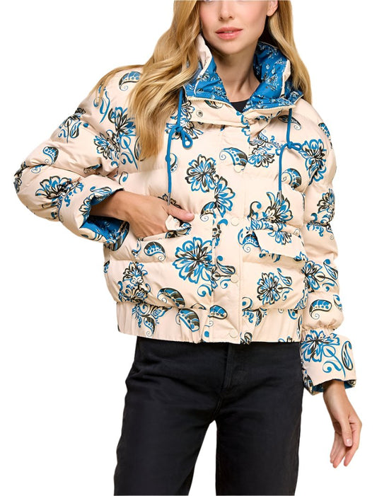 Floral print puffer jacket with zipper front and button closures. With contrast color inside, side pockets and hoodie.