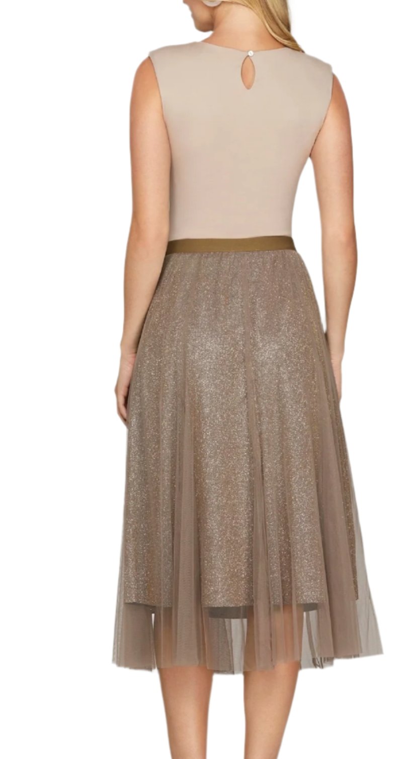 OMBRE GLITTER MESH MIDI SKIRT
MODEL IS 5'10" AND MODEL IS WEARING SIZE SMALL

S:100%POLYESTER L:100%POLYESTER