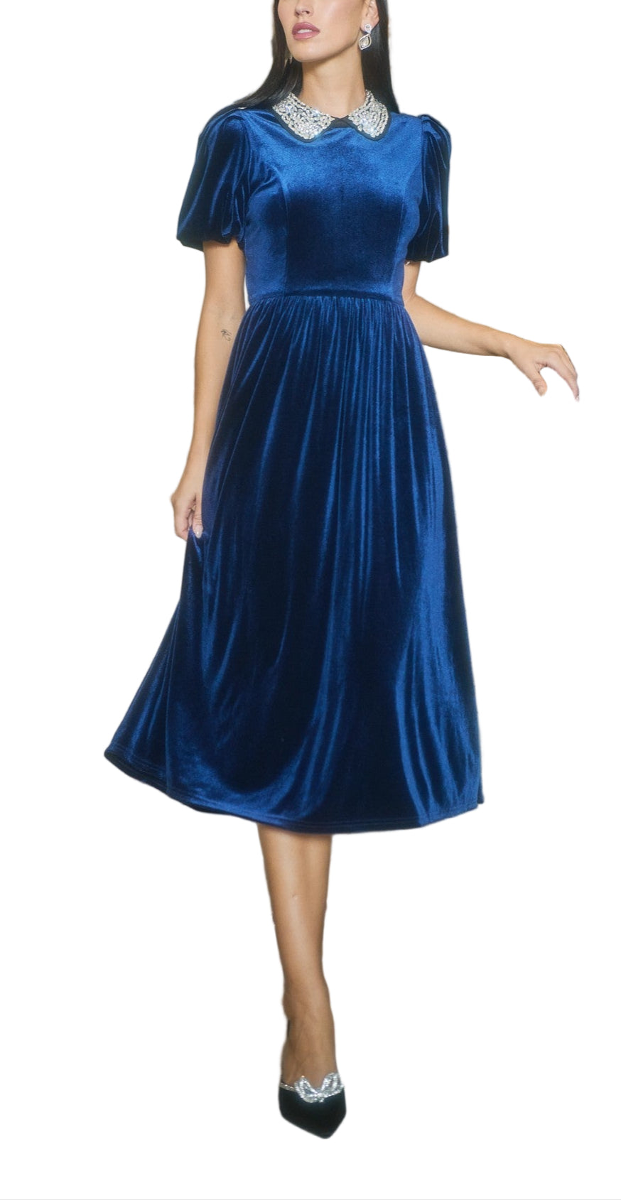 This velvet midi dress features a rhinestone collar, short balloon sleeves and an invisible back zipper for a seamless fit.