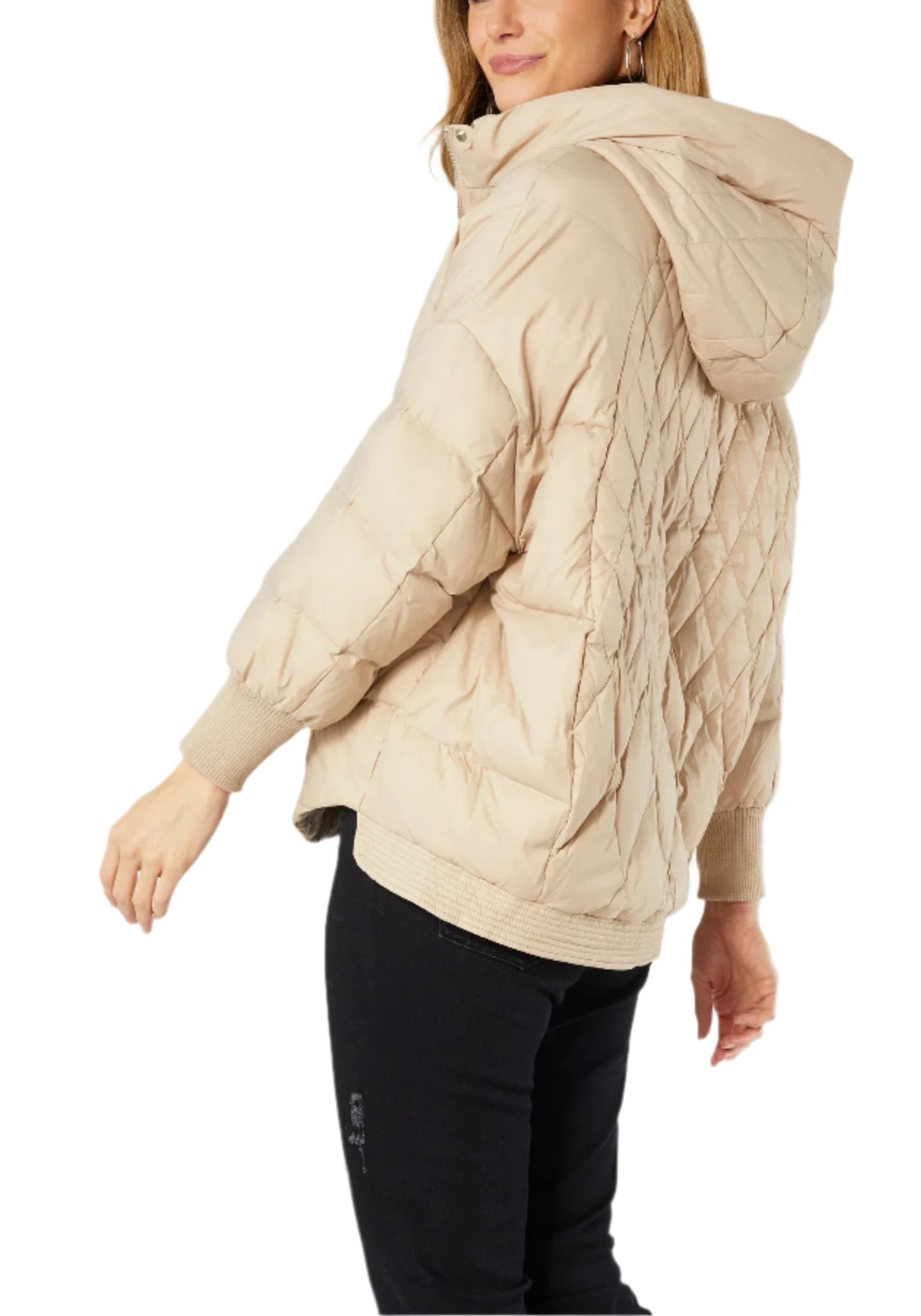 Meet the ultimate winter essential - the Londyn Relaxed Down Quilted Jacket. Crafted with real down feathers, this quilted coat is both cozy and lightweight. Designed with a hood for extra warmth, it's perfect for braving the cold while staying fashionable. Wrap yourself in luxury! Materials: Nylon Filled with Duck Down.