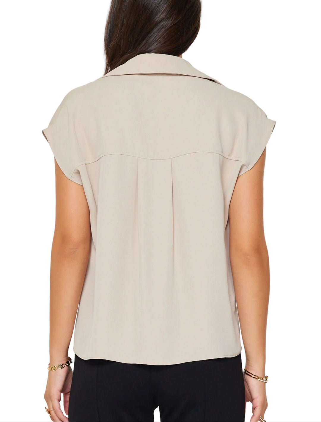 Classic collar neckline with button-down top
Short cap sleeves
Relaxed fit
Sustainable lightweight fabric
Gentle cycle wash in cold water
100% RECYCLED POLY