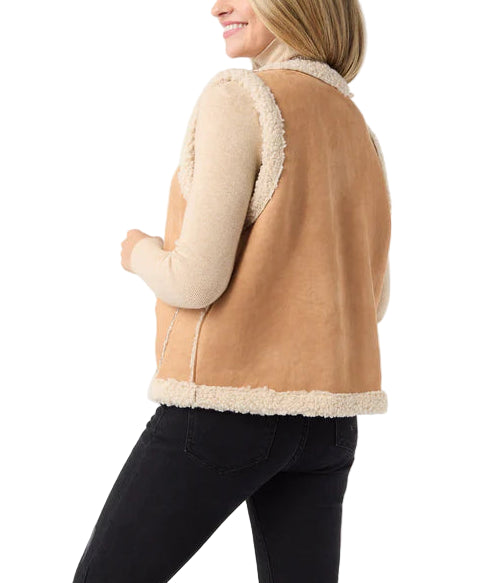 Elevate your fall wardrobe with our Keegan Faux Suede Open Front Vest with Sherpa! This stylish top is perfect for layering over your favorite long sleeve shirts and cozy sweaters. Stay warm and on trend all season long with this must-have piece.