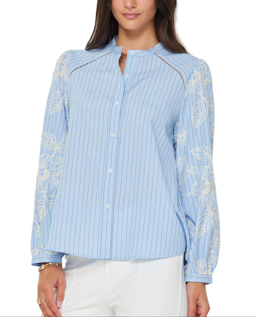 Pinstripe pattern blouse
Floral embroidery on sleeves
Button-down with mandarin collar
Decorative openwork-stitch detail
Long sleeves with button cuffs
Lightweight cotton fabric
Gentle cycle wash in cold water
50%POLY 50%COTTON