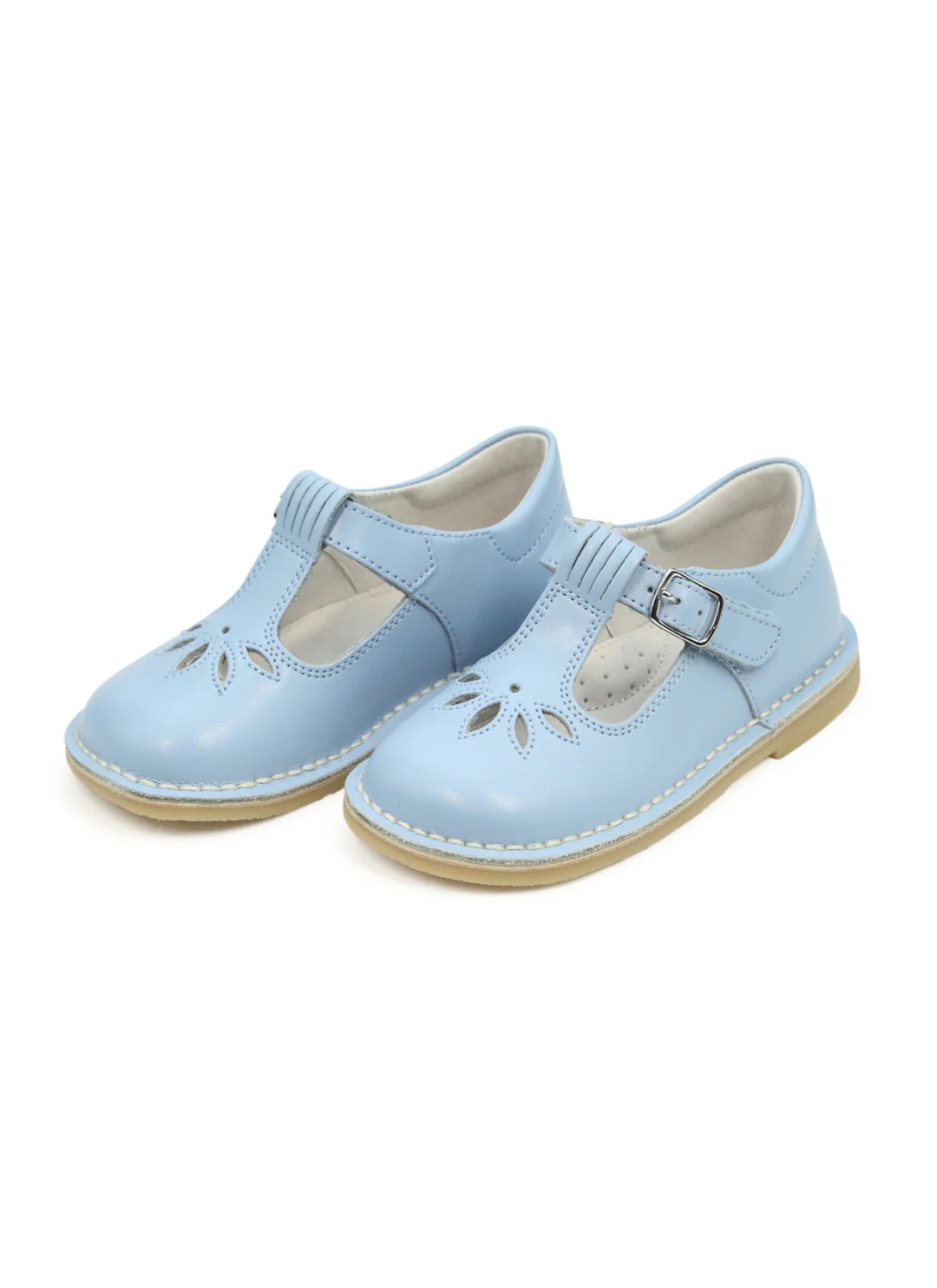 Vintage inspired, Sienna brings back memories of a classic childhood. Available in three neutrals, she&