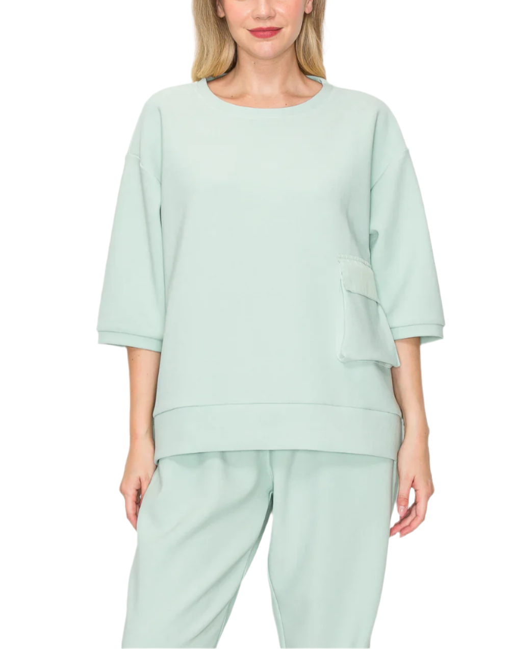 The Karen top. Made with high quality knit crepe. Oversized relax fit. Round neck, elbow length sleeves and front pocket.

The Katie pant. Made with high quality crepe knit. Elastic waist for the perfect fit. Side pockets and side contrasts. Bottom high-low with details. Easy relax fit. 