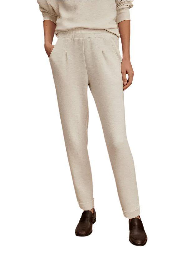 Tailored for a slim, tapered fit, these pants feature an elegant, rolled cuff, shaped pockets, and flattering front and back darts at the waistband for an elevated touch. Perfect for pairing with our DoubleSoft™️ sweaters and sweaters, they are the ultimate wardrobe essential.