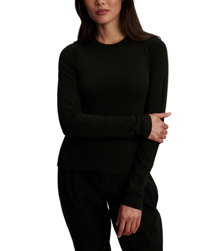 A longsleeve version of the Regina fitted tee, the Edna is a light layering essential.