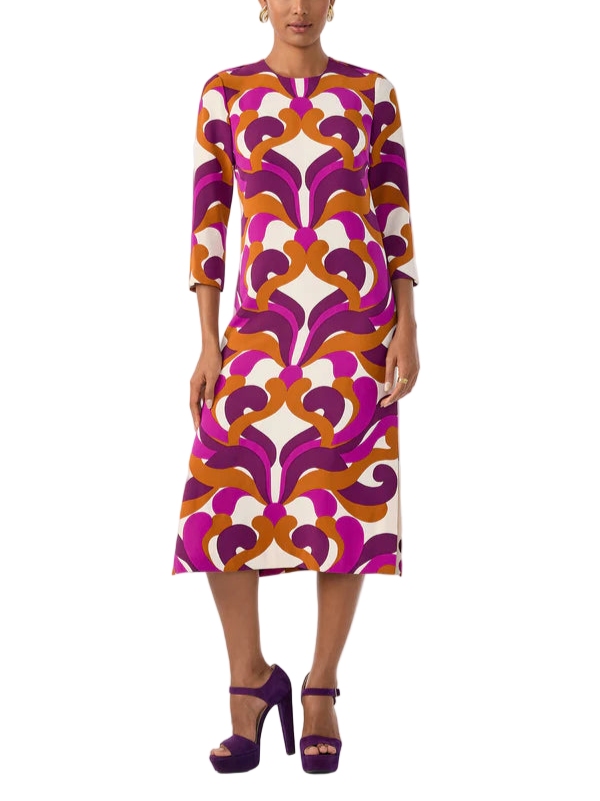 This flattering, slim dress has a classic silhouette to balance its bold, autumnal print. With a midi length and 3/4-length sleeves for ease of wear, this dress is finished with a round neckline and button closure at the back neck.