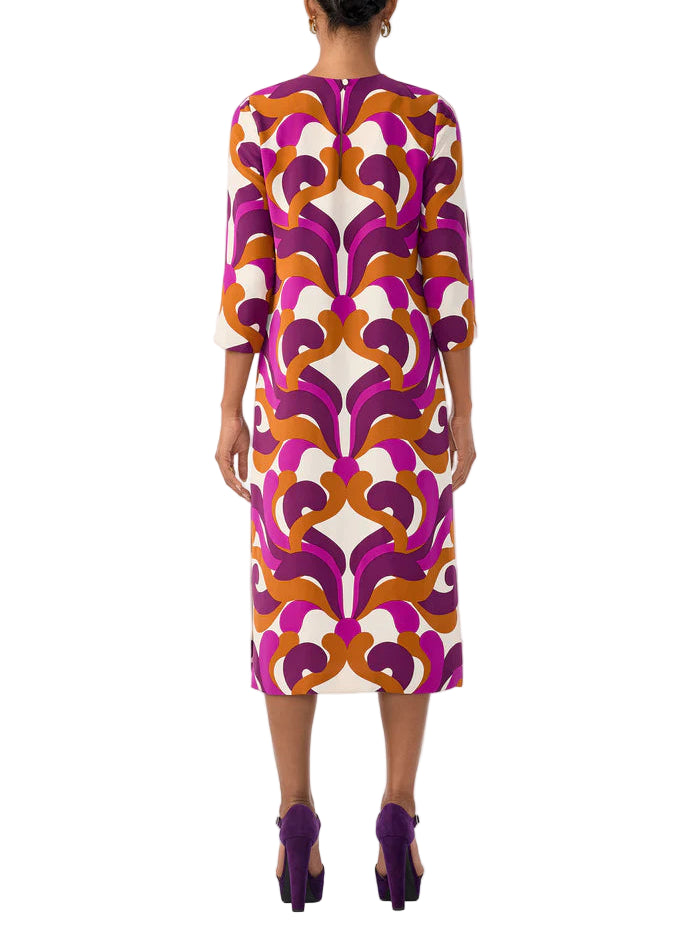 This flattering, slim dress has a classic silhouette to balance its bold, autumnal print. With a midi length and 3/4-length sleeves for ease of wear, this dress is finished with a round neckline and button closure at the back neck.