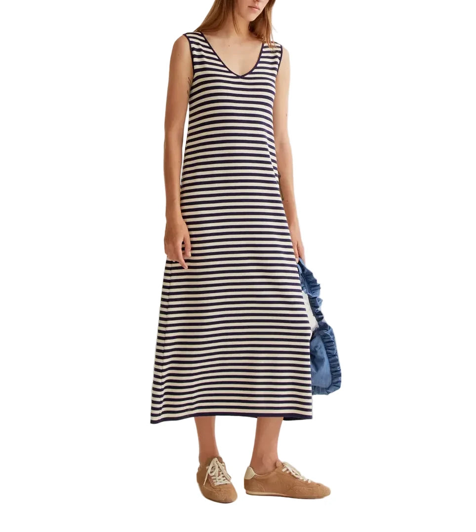 Long dress in navy and white striped knit fabric. V-neck and sleeveless. Flowy fit. Ribbed trim details.