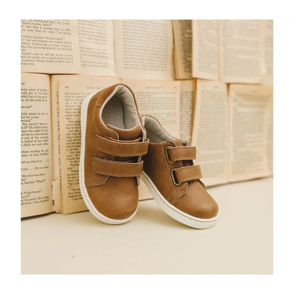 Light and sporty, the Kyle sneaker is perfect for little fun-seekers. This shoe is the trifecta of style, comfort, and convenience. Features matching counter trim, a fine touch you cannot miss. This shoe comes with a leather sock bed with memory foam for greater breathability, durability, and comfort as leather conforms to the shape of the foot.