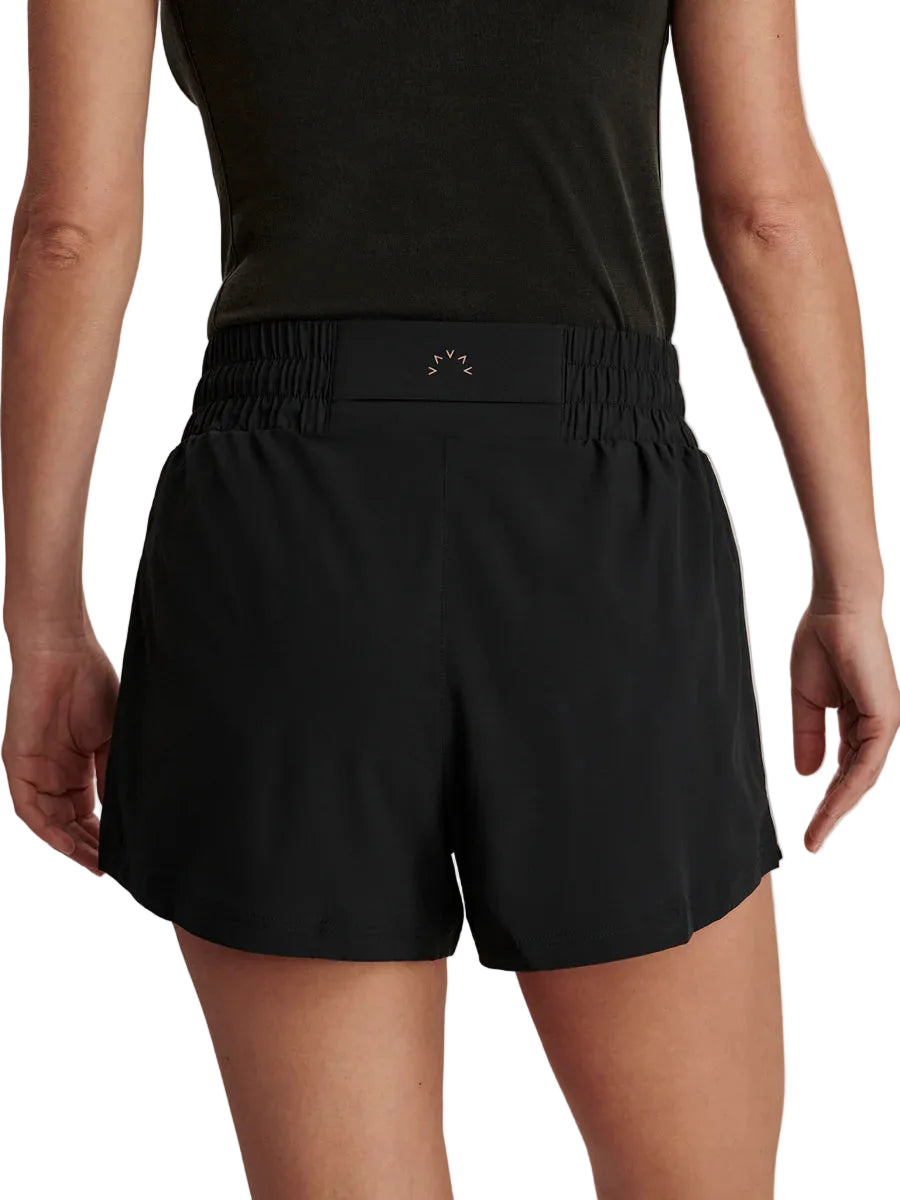 Cut to a longer length for added coverage, these mid-rise shorts feature a deep, comfortable waistband that's designed to sit just below the belly button. Fitted with an external back pocket and inner briefs, the Kallin is made to help you move comfortably and confidently on your own terms.