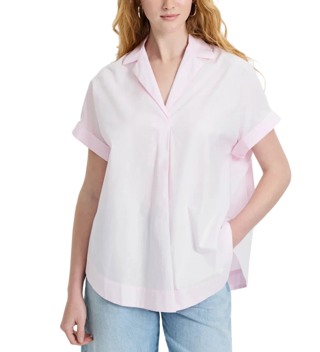 Clean, easy, and made for warm days. The Poplin Collar Short Sleeve Pullover is cut in a lightweight poplin with a relaxed silhouette that feels effortless but still polished. The soft collar and open neckline keep it refined, while the easy shape makes it one you’ll reach for on repeat.
An everyday go-to for city mornings, weekend plans, and everything in between.
Top
Fabric: lightweight poplin
Collared neckline
Short sleeves
Pullover style
Relaxed fit