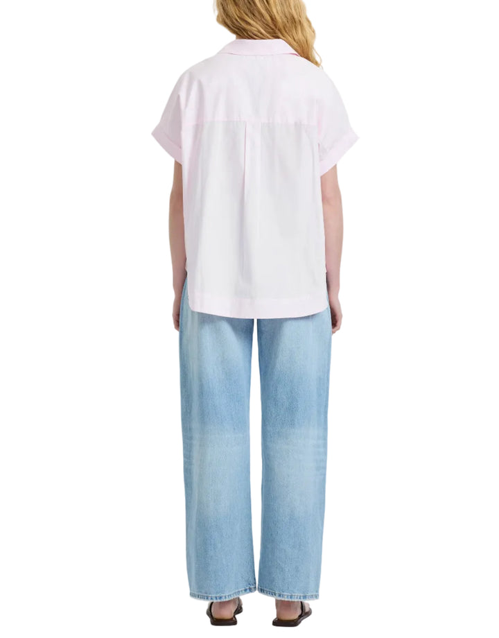 Clean, easy, and made for warm days. The Poplin Collar Short Sleeve Pullover is cut in a lightweight poplin with a relaxed silhouette that feels effortless but still polished. The soft collar and open neckline keep it refined, while the easy shape makes it one you’ll reach for on repeat.
An everyday go-to for city mornings, weekend plans, and everything in between.
Top
Fabric: lightweight poplin
Collared neckline
Short sleeves
Pullover style
Relaxed fit