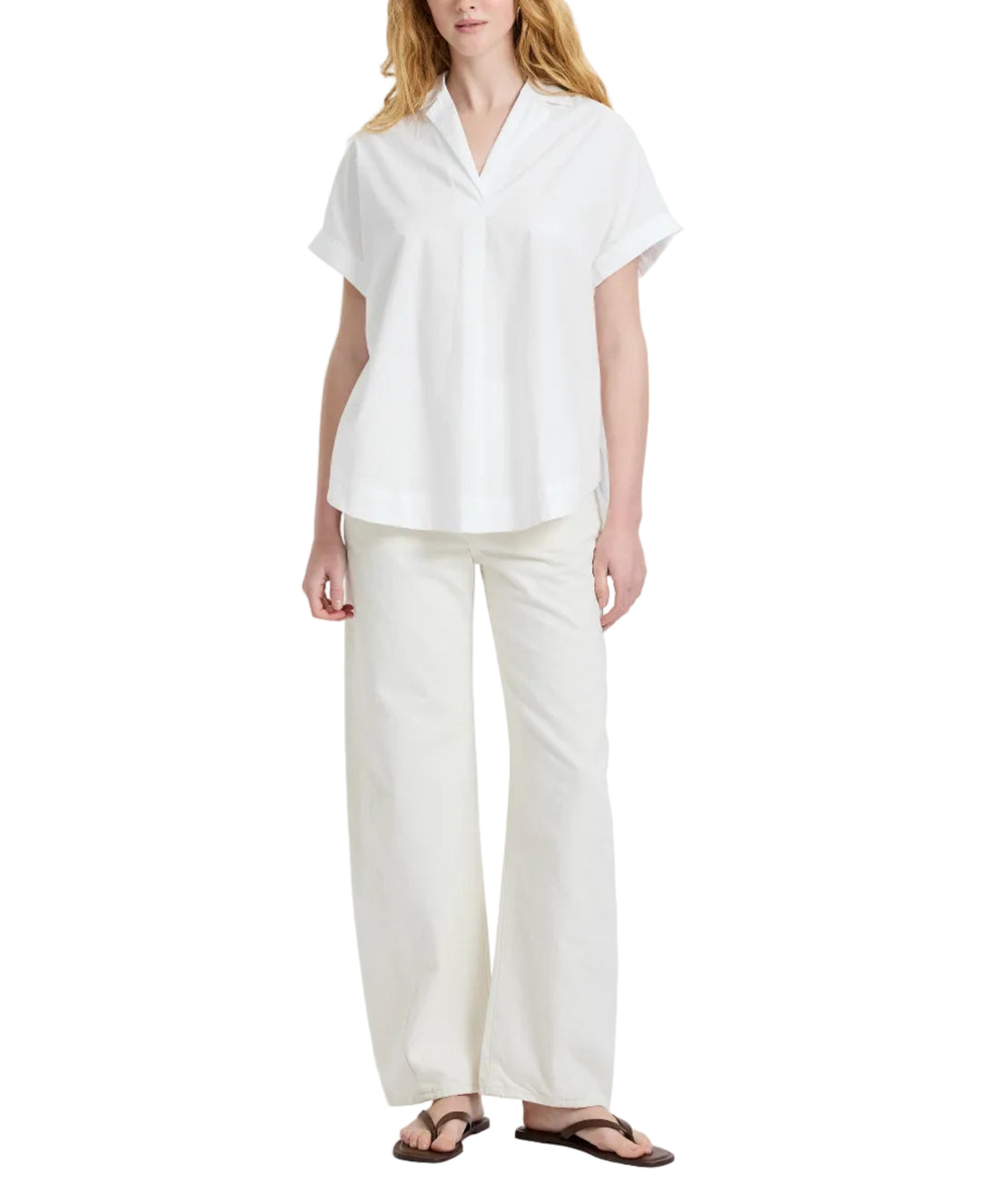 Clean, easy, and made for warm days. The Poplin Collar Short Sleeve Pullover is cut in a lightweight poplin with a relaxed silhouette that feels effortless but still polished. The soft collar and open neckline keep it refined, while the easy shape makes it one you’ll reach for on repeat.
An everyday go-to for city mornings, weekend plans, and everything in between.
Top
Fabric: lightweight poplin
Collared neckline
Short sleeves
Pullover style
Relaxed fit
