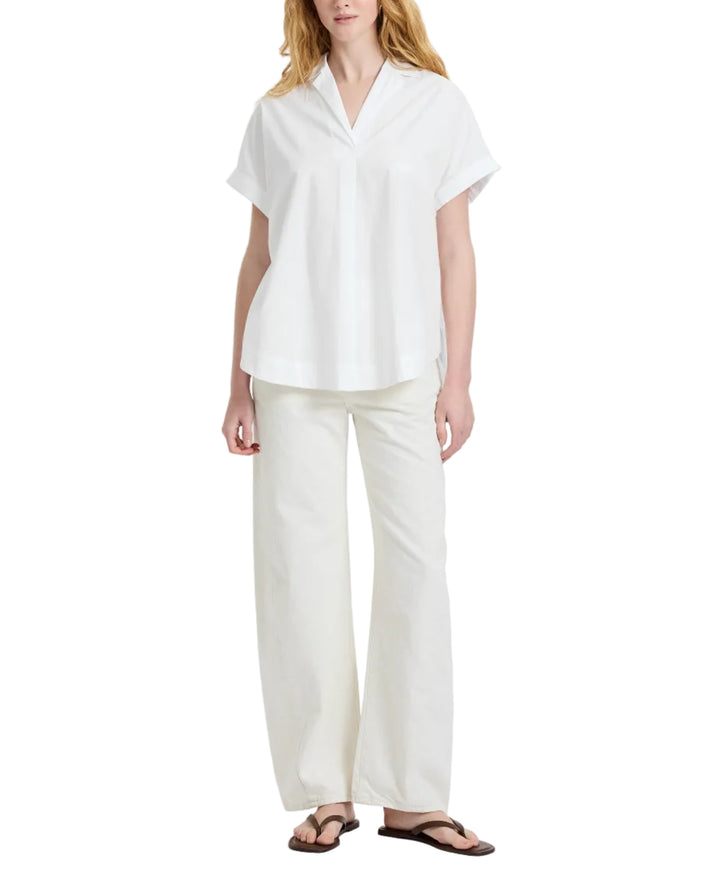 Clean, easy, and made for warm days. The Poplin Collar Short Sleeve Pullover is cut in a lightweight poplin with a relaxed silhouette that feels effortless but still polished. The soft collar and open neckline keep it refined, while the easy shape makes it one you’ll reach for on repeat.
An everyday go-to for city mornings, weekend plans, and everything in between.
Top
Fabric: lightweight poplin
Collared neckline
Short sleeves
Pullover style
Relaxed fit