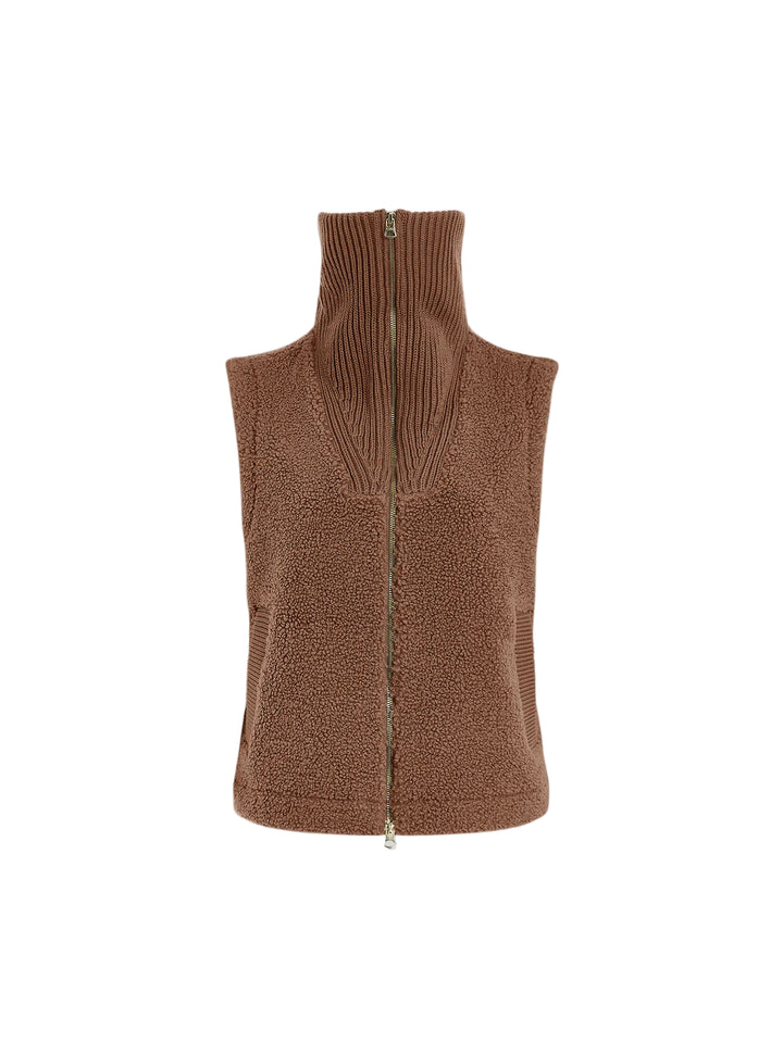 Produced in a soft boucle sherpa, the Aspen is a flattering loose-fit gilet that's perfect for layering over your favourite knits, sweats and long-sleeve tees. Featuring our Varley signature insert neck, alongside a cotton rib back hem and trimmed welt pockets - practical style details with maximum impact.