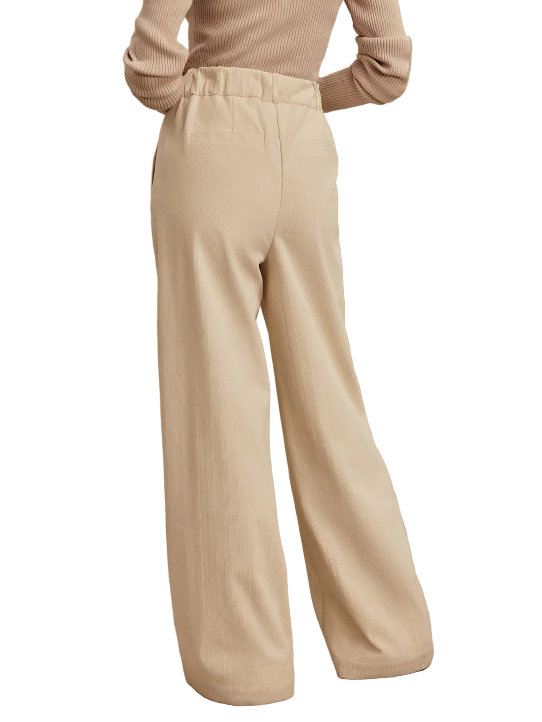 Elevate your wardrobe with the Rocio pant, crafted from Needle Cord and cut to a contemporary wide-leg shape.