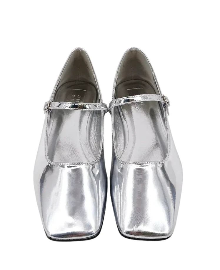 Elevate any outfit with the ADDISON ballet flats. These shoes revive a beloved trend with a touch of elegance. They are made from luxurious faux laminated silver leather, featuring a delightful Mary Jane shape, pointed toes, and a dainty buckle-fastening strap. Their timeless design effortlessly elevates various ensembles, adding a sophisticated charm to every look.
