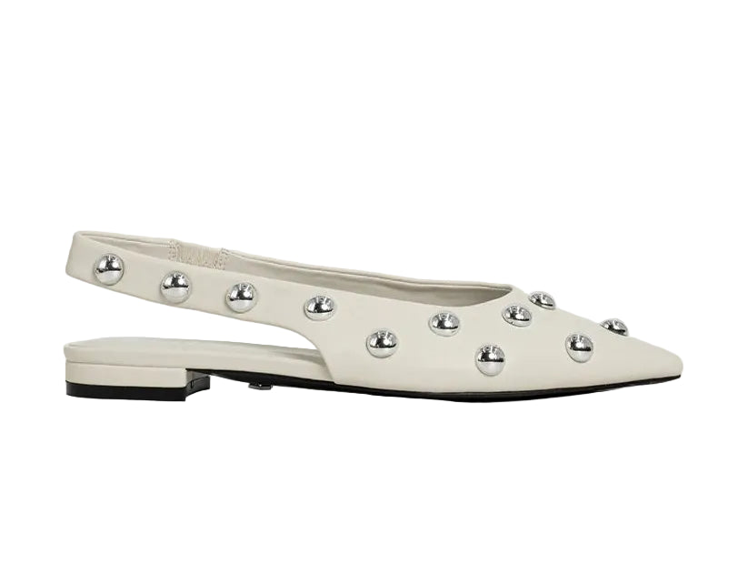 Minimalist in color, bold in detail. ARIZONA in Bone is a refined flat with just the right amount of attitude, thanks to its polished silver studs and pointed silhouette. The slingback design makes it an easy everyday pick, while the creamy neutral tone adds effortless elegance to any look.