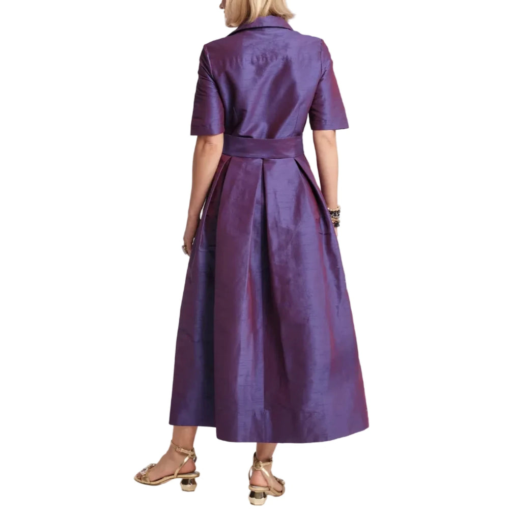 The Bella Maxi Dress combines the best of our beloved silhouette with an elevated finish. Cut in luminous silk dupioni, it features a fluid, cascading skirt that brings movement and a touch of luxury. A new twist on our best-selling Lucillie Wrap Dress, this style is refreshed with short cap sleeves, side-seam pockets, and a self-tie belt.
