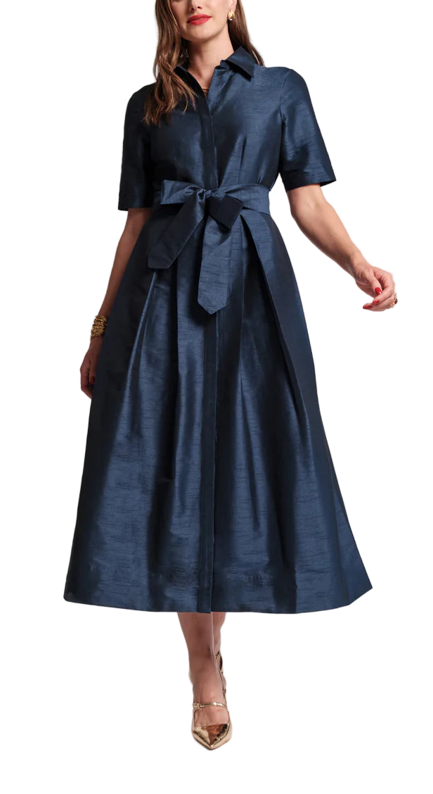 The Bella Maxi Dress combines the best of our beloved silhouette with an elevated finish. Cut in luminous silk dupioni, it features a fluid, cascading skirt that brings movement and a touch of luxury. A new twist on our best-selling Lucillie Wrap Dress, this style is refreshed with short cap sleeves, side-seam pockets, and a self-tie belt.