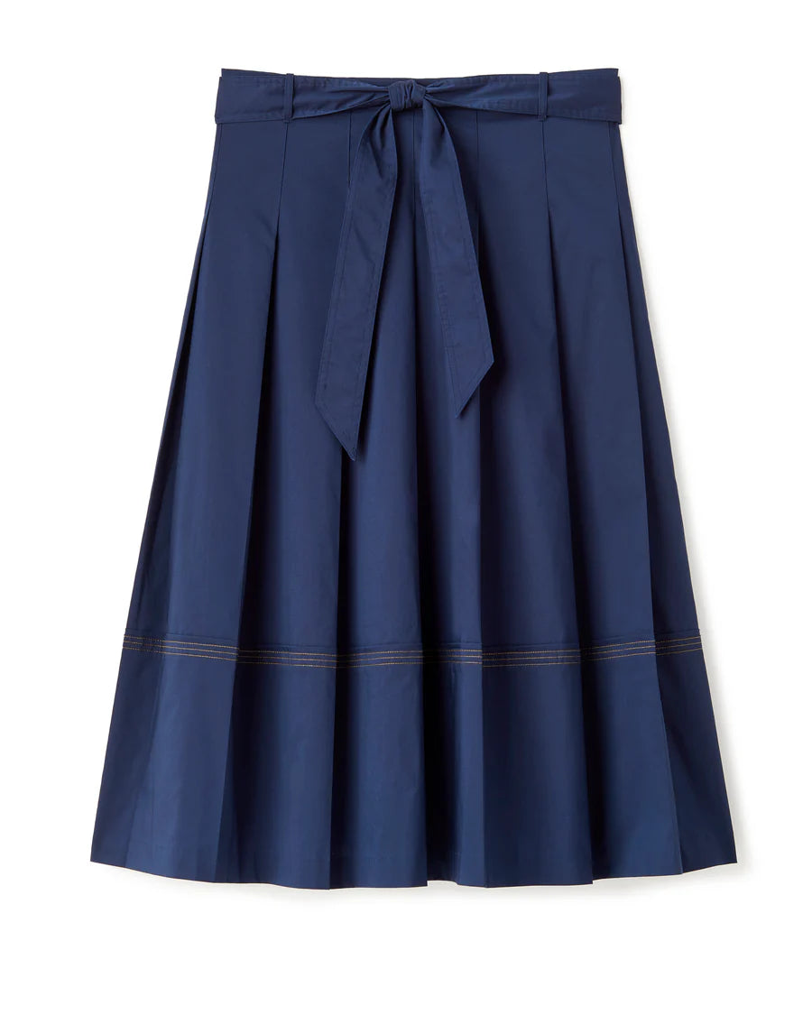 The Hayden Midi Skirt in Midnight Blue carries a graceful rhythm—each pleat catching the light.

Artful Touch: Contrast topstitching draws the eye
Flowing Shape: Crisp pleats with gentle volume
Subtle Ease: Removable belt and elastic back waistband
