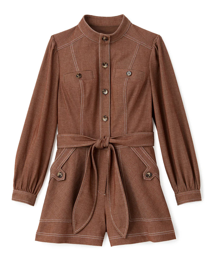 The Rachel Romper in Mocha evokes an effortless romance—softly tailored lines, subtle
accents, and a belted silhouette that moves beautifully through your day.

Feminine Tailoring: Puff sleeves and princess seams for shape
Artful Accents: Tonal stitching highlights thoughtful details
Adjustable Comfort: Elastic waist and removable fabric belt