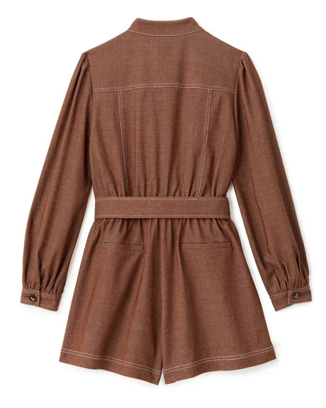 The Rachel Romper in Mocha evokes an effortless romance—softly tailored lines, subtle
accents, and a belted silhouette that moves beautifully through your day.

Feminine Tailoring: Puff sleeves and princess seams for shape
Artful Accents: Tonal stitching highlights thoughtful details
Adjustable Comfort: Elastic waist and removable fabric belt