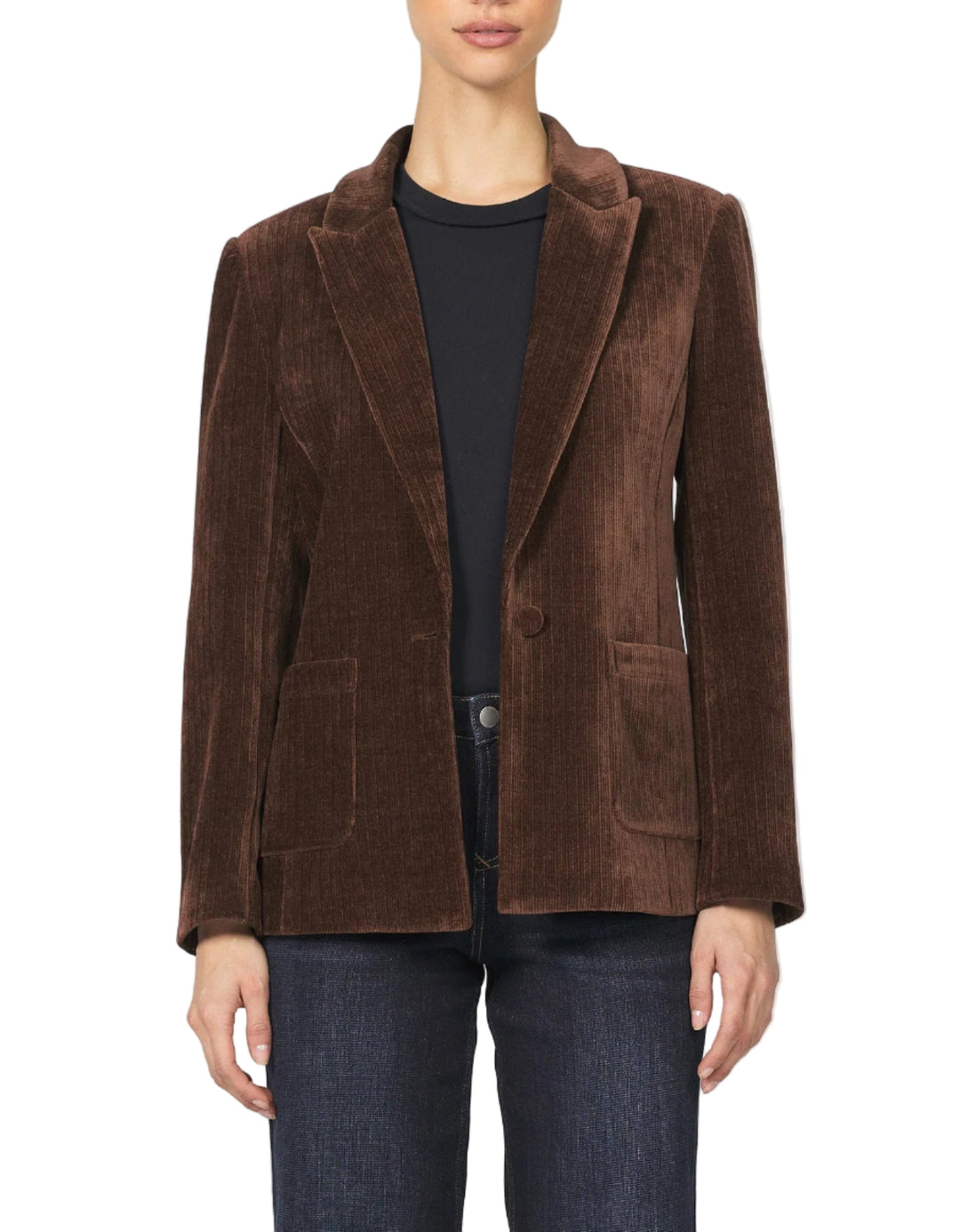 The Elfi single-breasted collared blazer designed in a relaxed fit.

Perfect for any occasion, this jacket combines timeless fashion with contemporary flair.

Its simplicity with versatility in solid color and woven fabric promise durability and comfort, lifestyle that values quality and practicality.