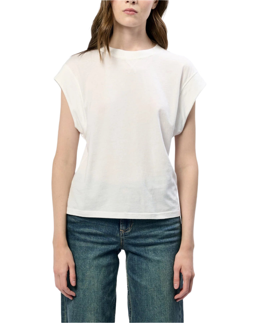 Rosie tee, a standout piece that effortlessly merges style with comfort. This classic fit top is designed to enhance your everyday look without compromising on ease. Creating versatile outfits that adapt to any occasion, from casual outings to a chic layering essential for office wear. This top is not just about aesthetics; it brings you the comfort of breathable fabric, stay cool and confident throughout the day. Feel free to pair it with your favorite jeans or skirts for a seamless transition between rela