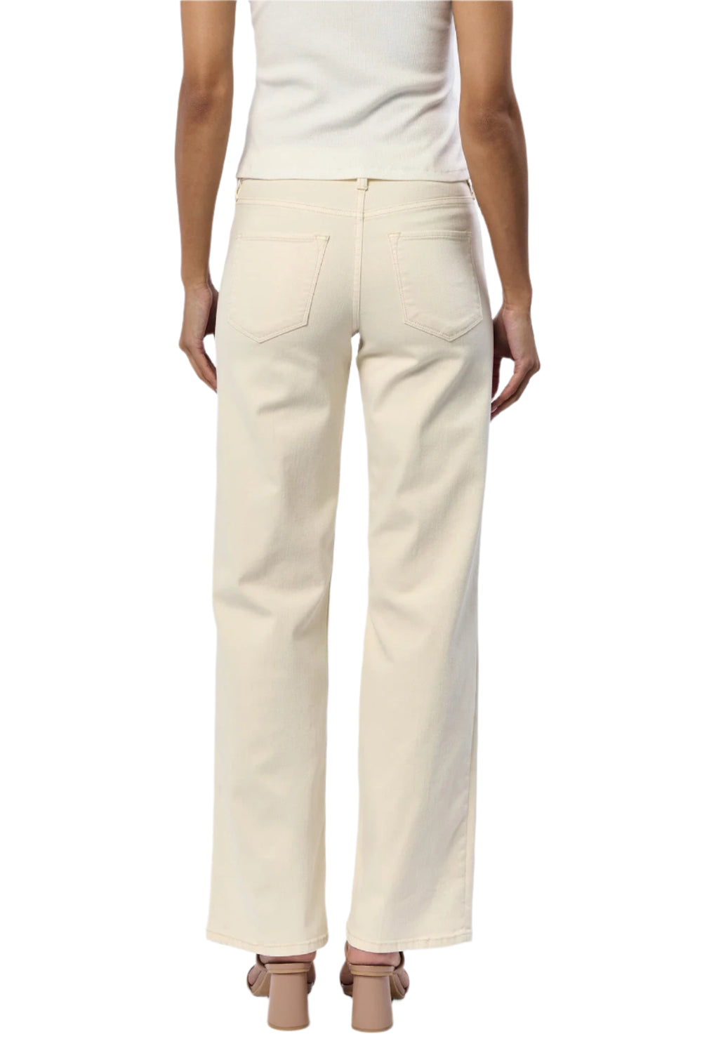 Taylor straight leg jean regular inseam in a chic shades, the essential addition to your collection. These versatile outfits are designed for those who seeks comfort without compromising on style. The flattering mid high rise and a clean hem finish promise a sleek, polished look perfect for any occasion. The tailored fit accentuates the silhouette, an ideal for both professional and casual settings. Crafted for serious comfort and longevity, thanks to soft yet durable fabric blend. The stretch from the span