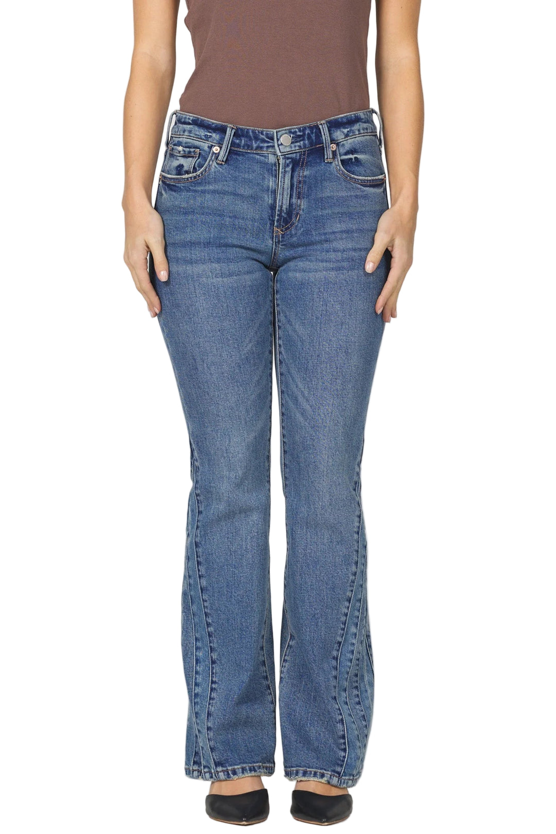 osa mid rise clean patchwork hem jean featuring a flattering silhouette perfect for any occasion.

With unique patchwork hem and comfortable fit, easily transitions from casual outings to chic evenings with versatility and comfort in mind.

It the effortlessly trendy look.