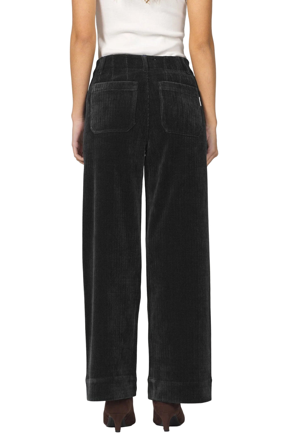Audrey high rise clean hem corduroy pant, designed for a flattering silhouette and effortless style.

Offers a classic feel and comfort with their elegant fit, a dependable piece, tailored to enhance your shape and blend seamlessly with your everyday favorites adds a touch of sophistication.