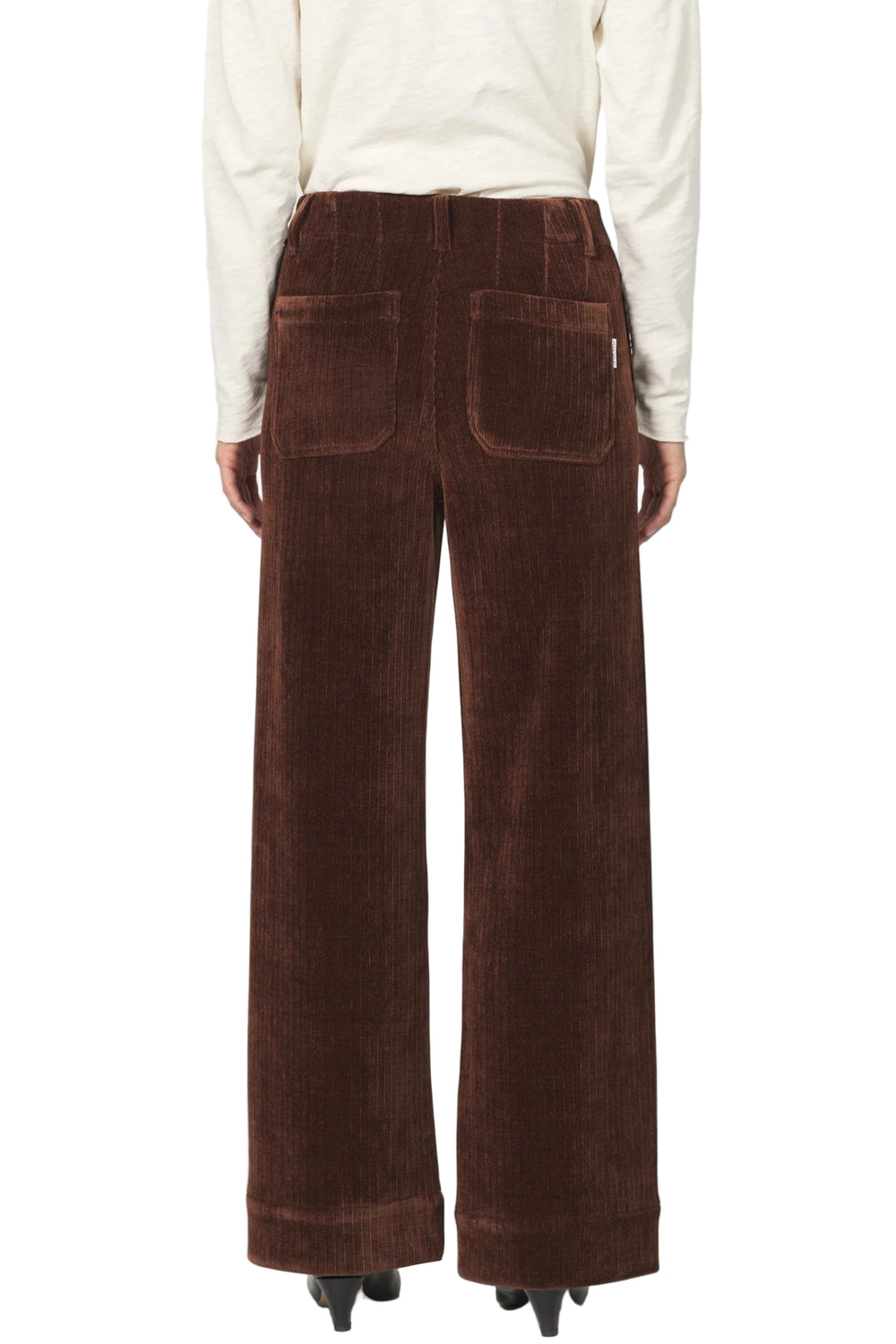 Audrey high rise clean hem corduroy pant, designed for a flattering silhouette and effortless style.

Offers a classic feel and comfort with their elegant fit, a dependable piece, tailored to enhance your shape and blend seamlessly with your everyday favorites adds a touch of sophistication.