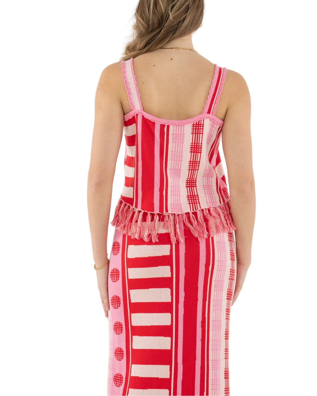 The Capri Knit Tank is a warm-weather knit with an easy, relaxed feel. Designed with a boxy silhouette and finished with fringe along the hem, this style brings texture and movement to an effortless shape. Breathable and comfortable for sunny spring days into summer, the Peach Jubilee print showcases a vibrant mix of playful patterns.