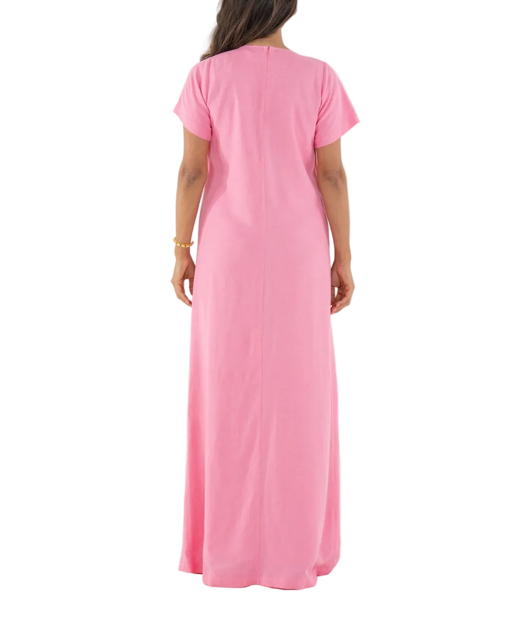 The Cornelia Dress in Rosé is a classic and foundational silhouette elevated through thoughtful craftsmanship. Designed with a round neckline, classic short sleeves, and a relaxed, flowing shape, it offers effortless polish. A green floral appliqué brings traditional Indian motifs to life, with each stitch adding subtle, artful texture. Romantic and refined, this piece feels both heirloom and modern—a true celebration of quiet detail and design.