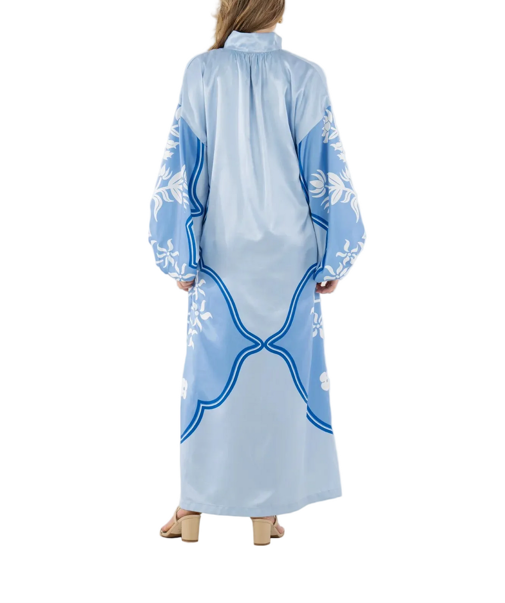 The Fiona Dress in Dutch Tile is a striking silhouette designed for elevated spring moments. Featuring a classic stand collar, dramatic blouson sleeves, and a relaxed, flowing shape, it’s finished with functional side pockets and a front slit for graceful movement. The Dutch Tile print cascades across the dress in timeless blue-and-white florals, making it an immaculate choice for spring soirées and wedding guest statements.