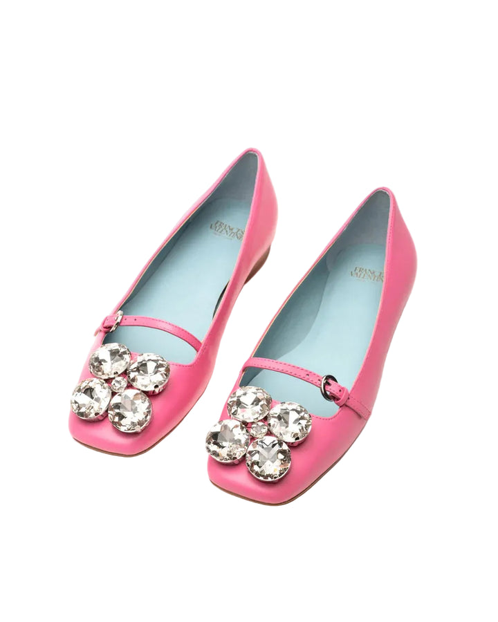 It’s time to give a standing ovation to the iconic Josephine Ballet Flat! Our bejeweled, square-toed rendition of the classic ballerina flat is topped with clear crystal jewels, blending timeless elegance with a dazzling twist. With its eye-catching appeal and modern finish, the Josephine Flat is ready to take center stage and make a statement wherever you go!