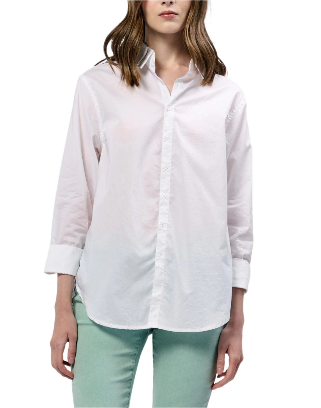 Taylor straight leg jean regular inseam in a chic shades, the essential addition to your collection. These versatile outfits are designed for those who seeks comfort without compromising on style. The flattering mid high rise and a clean hem finish promise a sleek, polished look perfect for any occasion. The tailored fit accentuates the silhouette, an ideal for both professional and casual settings. Crafted for serious comfort and longevity, thanks to soft yet durable fabric blend. The stretch from the span
