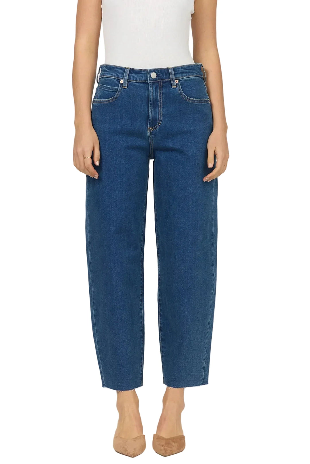 The Everett Jean in Ultra Beam features a tapered high-rise silhouette with a 12" front rise and 15.5" back rise, designed to sit comfortably at the waist.
