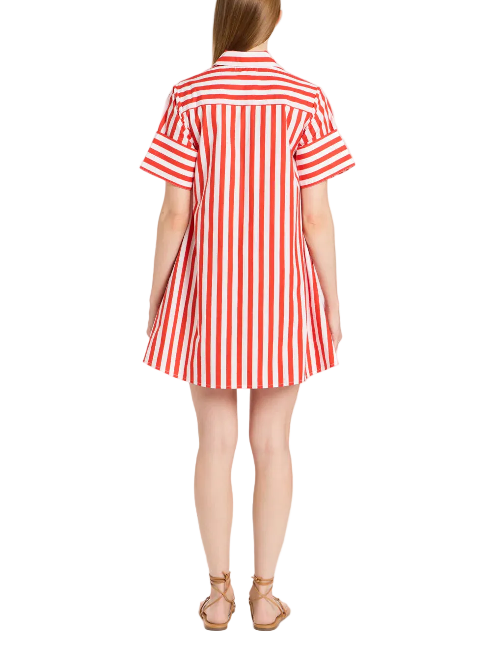 
The Dock Dress is a short-sleeved, button-down shirt dress with a relaxed, A-line silhouette. The structured collar and full-length button placket give it a classic, tailored feel, while the loose fit adds an effortless, easygoing charm. Pair back to your favorite sandals or jellies! 

Collar neckline
Mini
Full button front
Pockets
100% cotton poplin