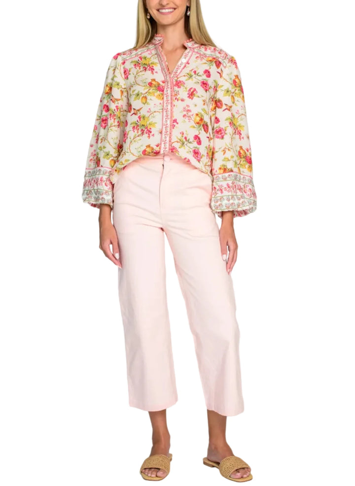 Cut from a light linen blend fabric, the Emily top in English Gardens is the perfect button front blouse to dress up or down this season. She features a mandarin collar, covered placket, and bubble hem sleeves, all adorned with decorative trim.