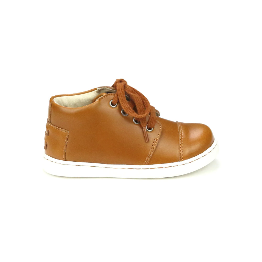 The Evan brings extra class to every look from school to playground, day to night. Lightweight and sophisticated all the way, Evan is for the unstoppable tyke!